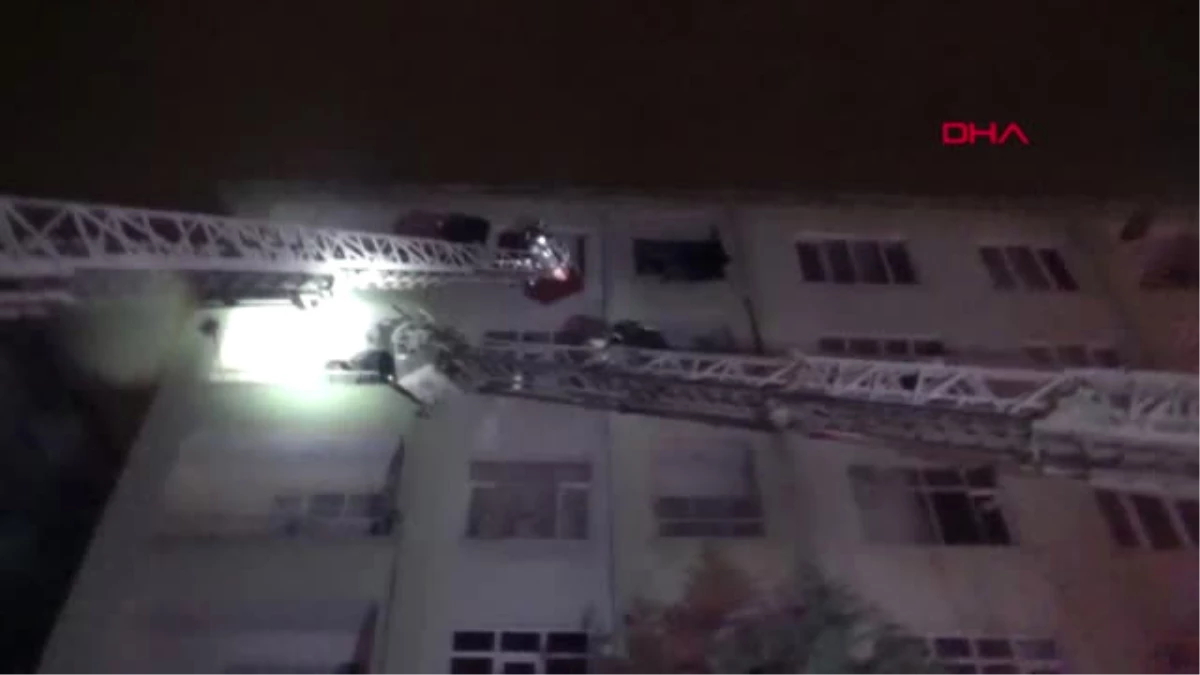 Aksaray Apartmanda Çıkan Yangında 31 Kişi Dumandan Etkilendi