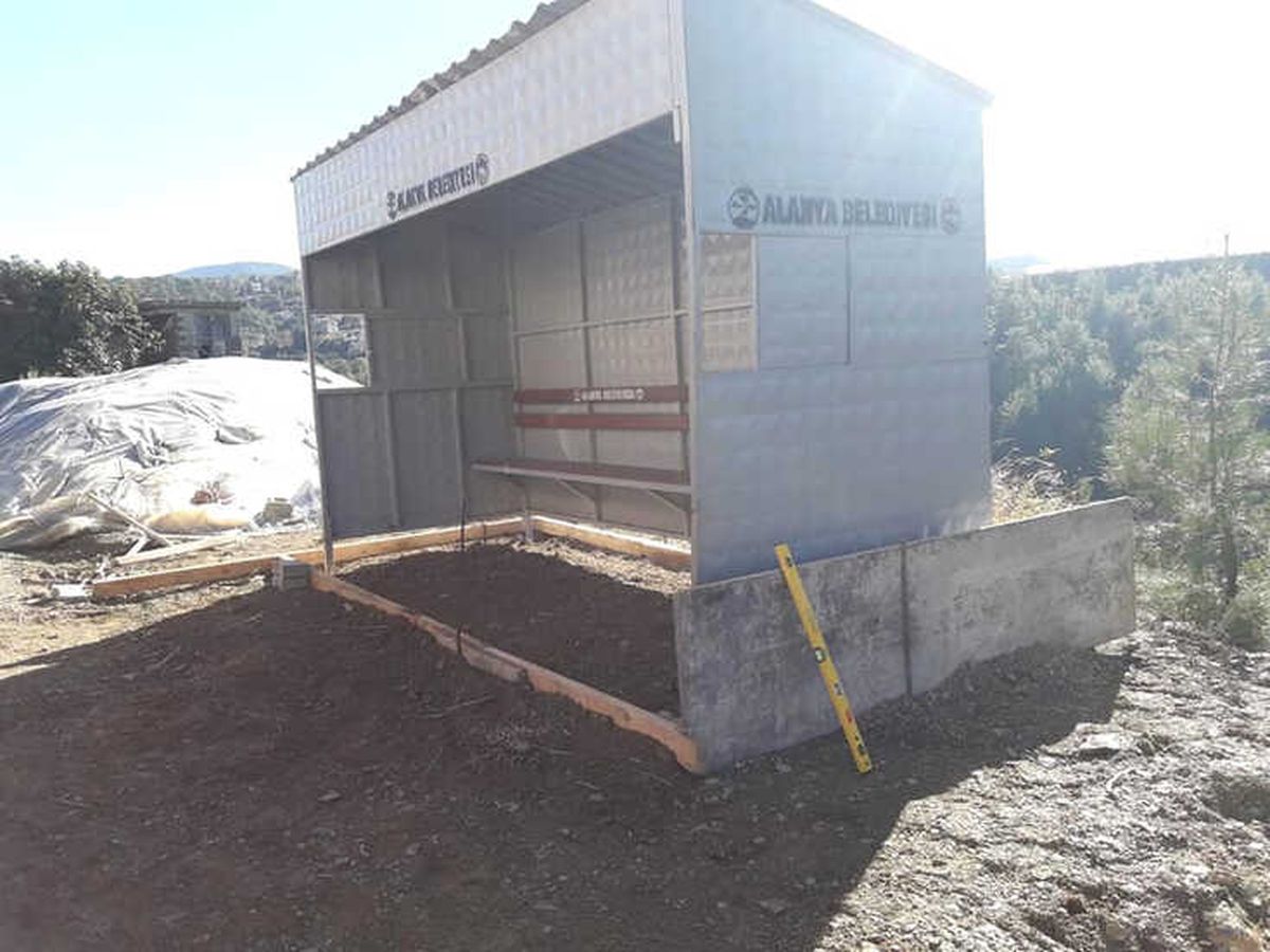 Alanya\'da Öğrencilere Özel Otobüs Durağı