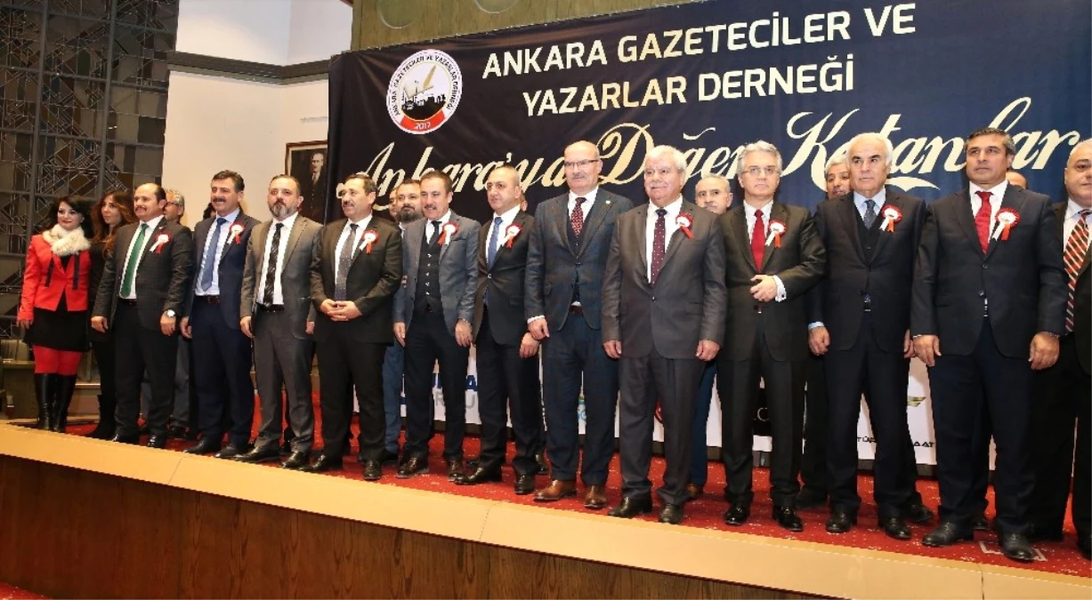 Ankara Gazeteciler ve Yazarlar Derneğinden Başkan Ercan\'a Ödül