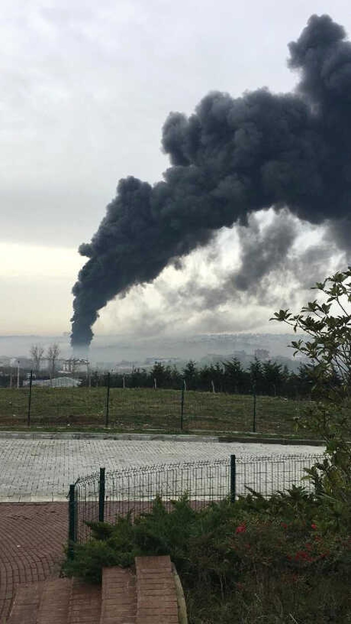Arnavutköy\'de Fabrika Yangını (1)