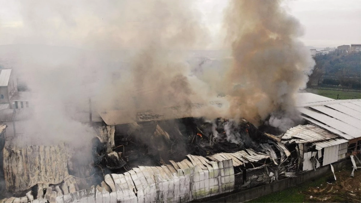 Arnavutköy\'de Sünger Fabrikasındaki Yangın Havadan Görüntülendi