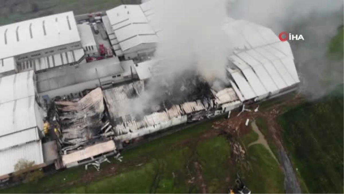 Arnavutköy\'de Sünger Fabrikasındaki Yangın Havadan Görüntülendi