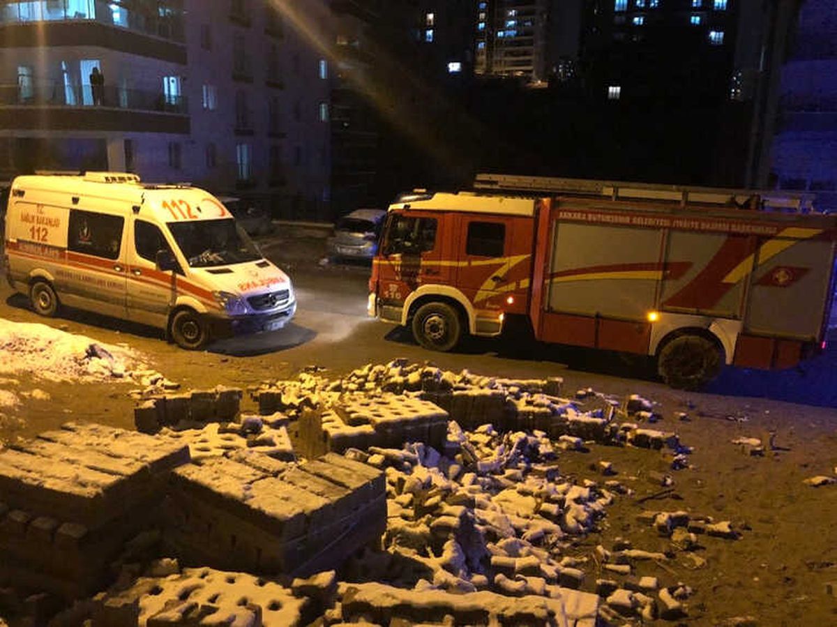 Asansör Boşluğuna Düşen Bekçi Feci Şekilde Can Verdi