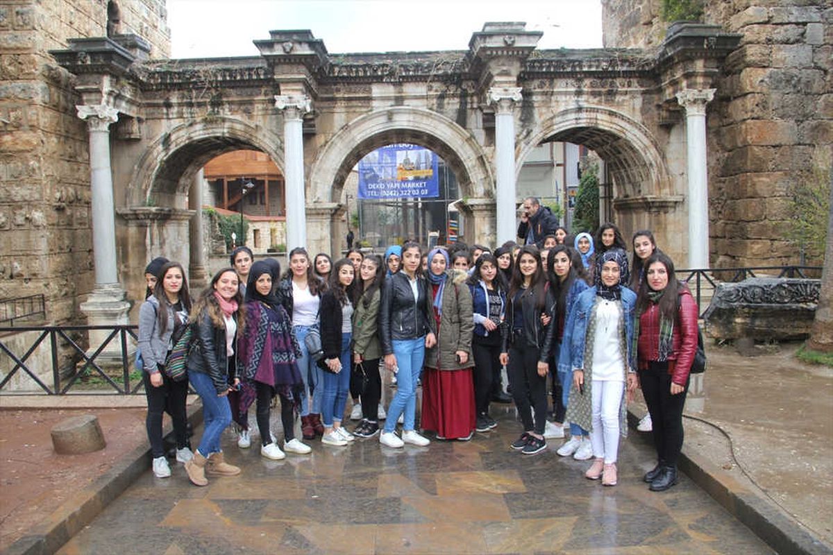Başkaleli Öğrenciler Antalya\'yı Gezdi