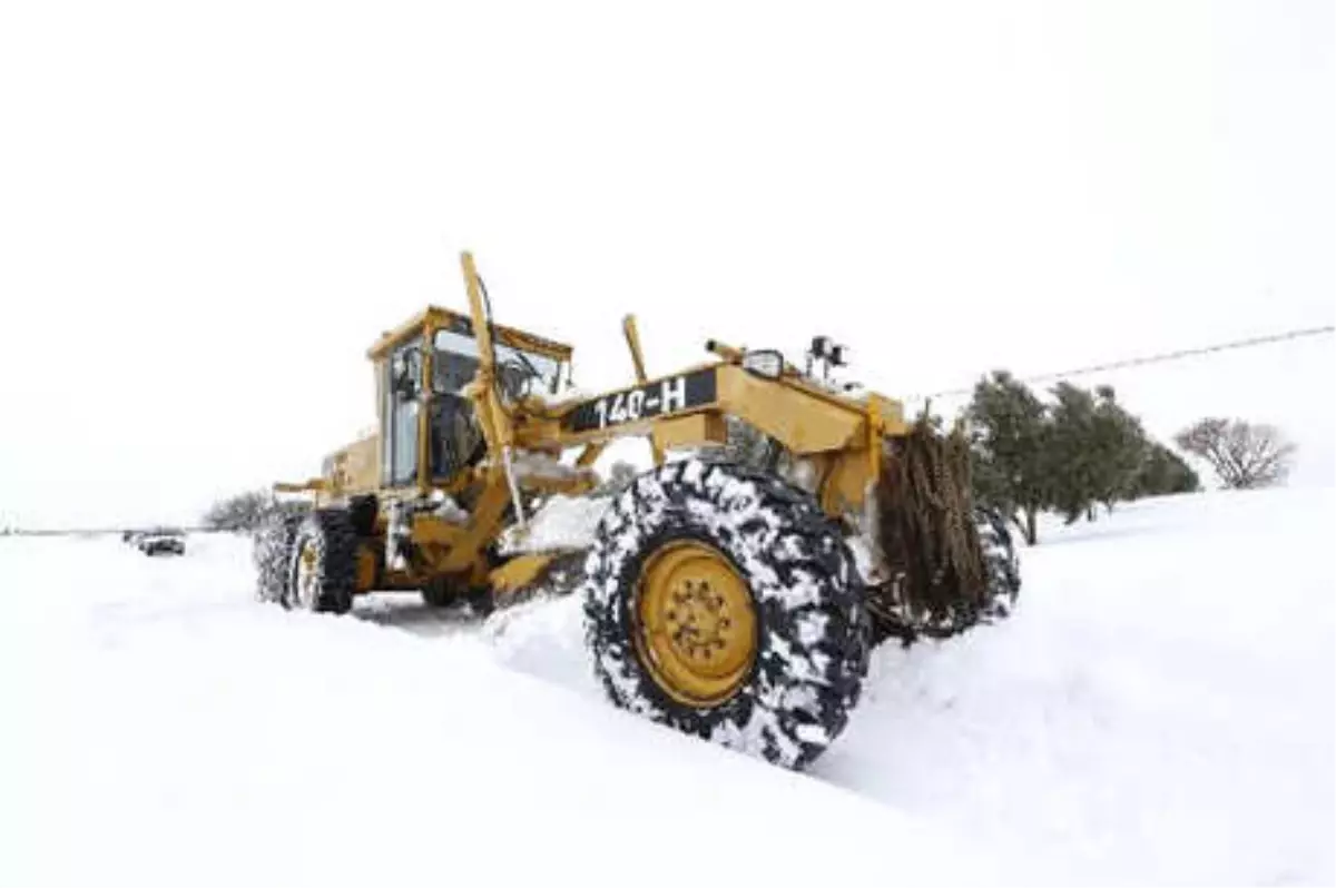 Bursa\'da Kardan Kapanan Yollar Açıldı