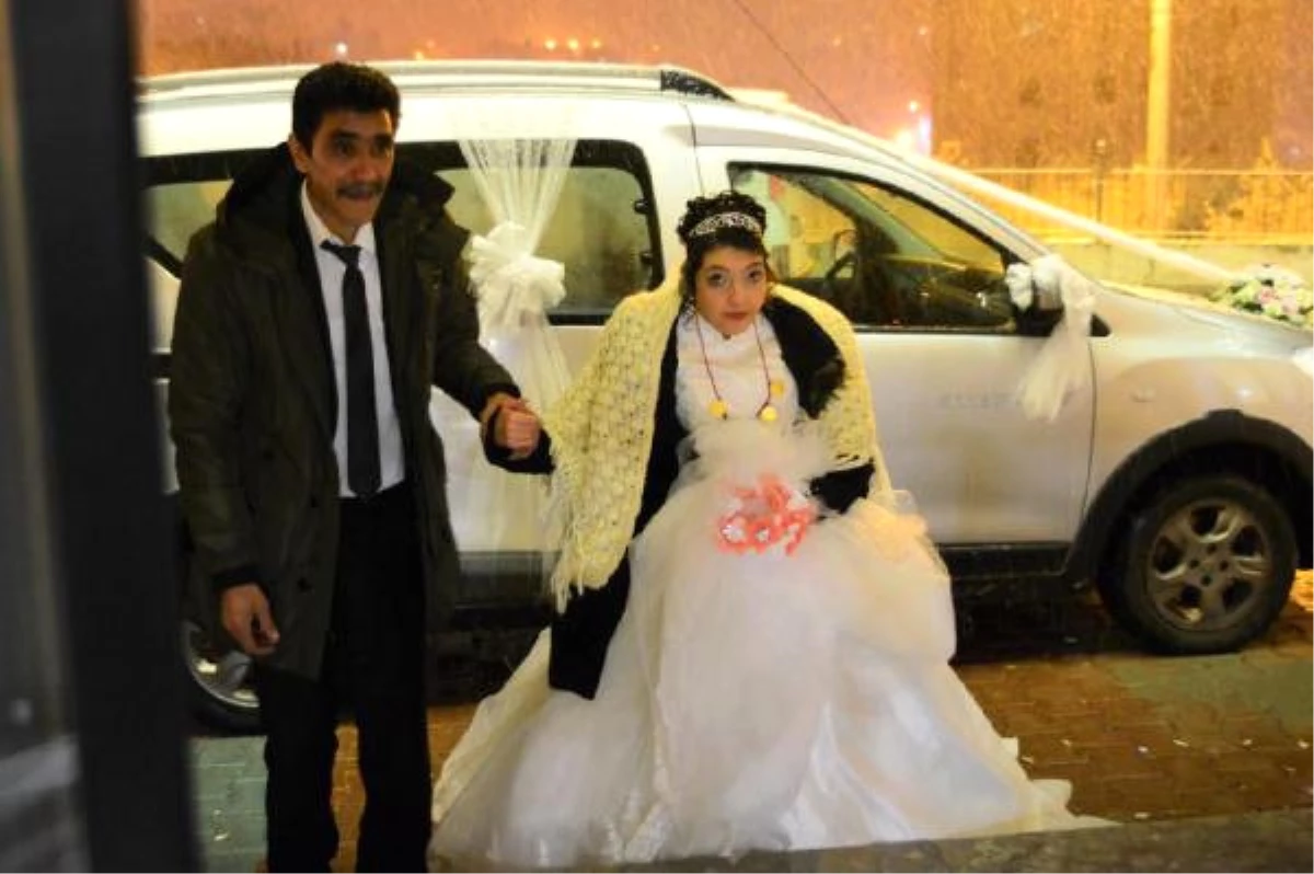 Büşra\'nın Gelin Olma Hayali, Damatsız Düğünle Gerçekleşti