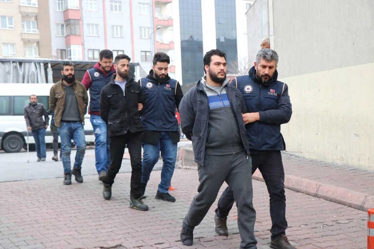 Deaş Operasyonunda Gözaltına Alınan 4 Kişi Adliyeye Sevk Edildi