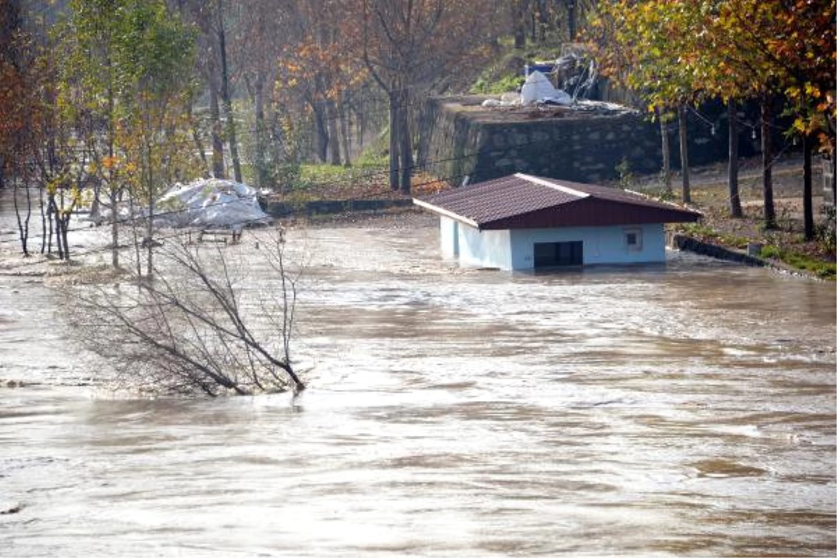 Dicle Nehri\'nde Su 4 Metre Yükseldi, Hevsel Bahçeleri\'ni Su Bastı