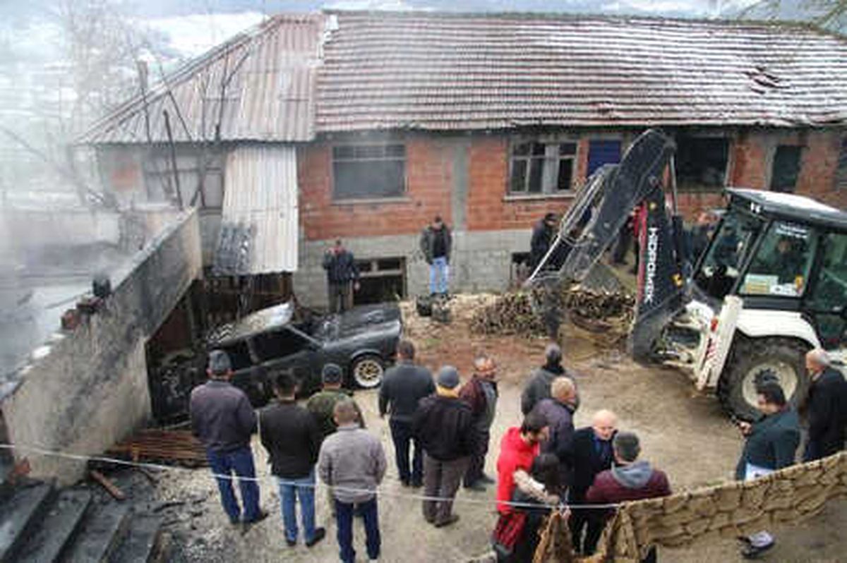 Düzce\'de Yangın Faciası; 3 Çocuk Öldü, Babaları Yaralandı (2)