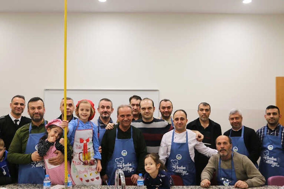 En Baba Atölye \'Mutfakta Erkek Var\' İsimli Dersle Devam Etti