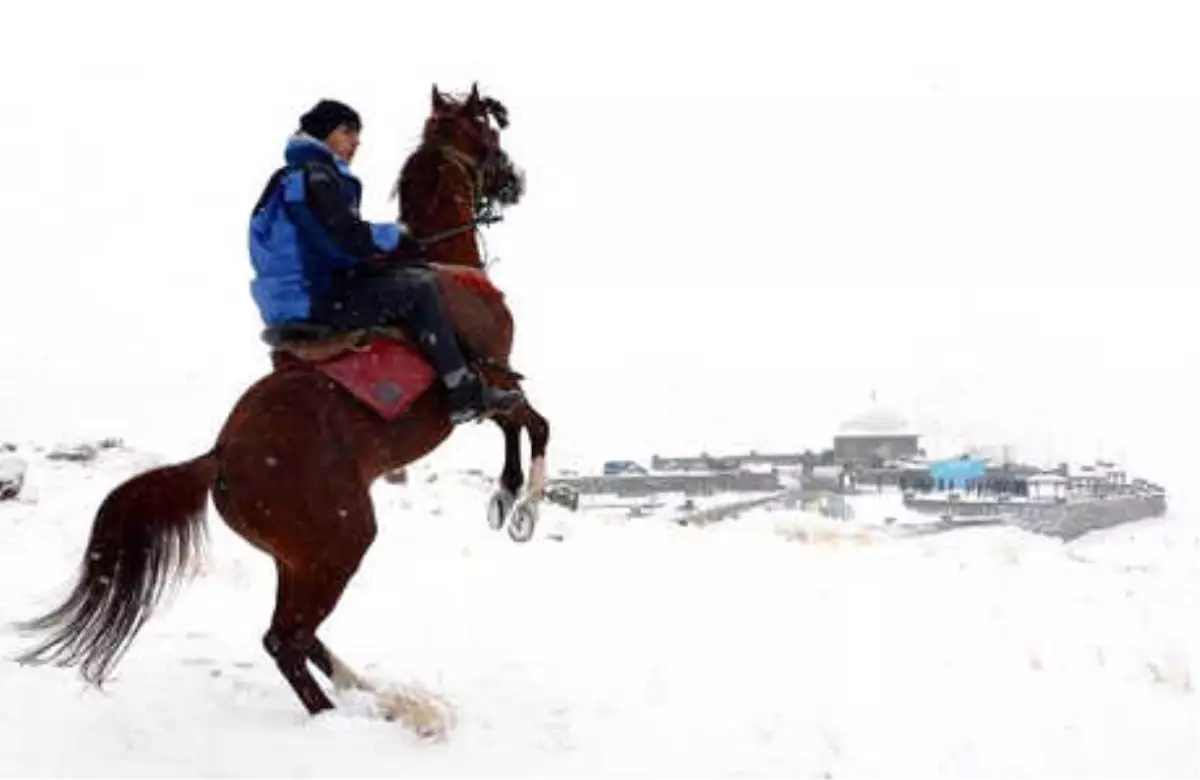 Erzurum\'da Atlı Hafızlar, 486\'ncı \'Binbir Hatim\'i Başlattı