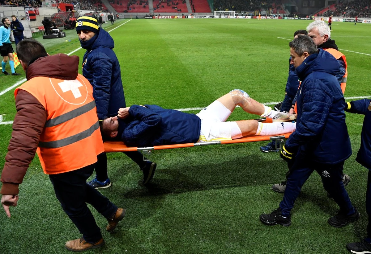 Fenerbahçe\'de Spartak Trnava Maçında Sakatlanan Yiğithan Güveli, Ameliyat Edildi