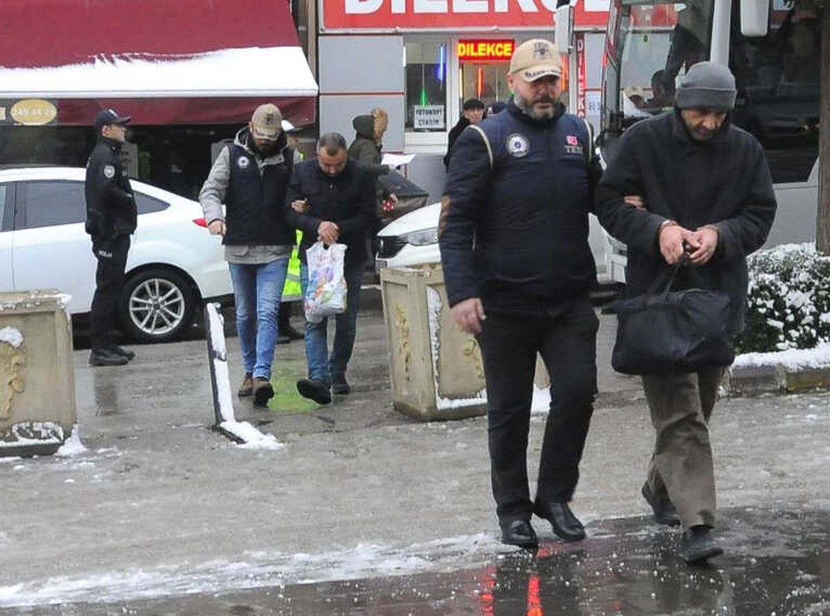 Fetö Şüphelisi 4 Polis Adliyede