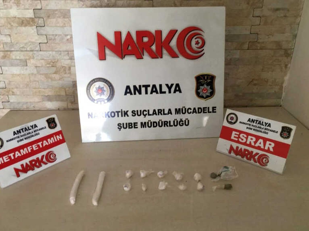 Havalimanında Ayakkabı Tabanına Zulalanmış Uyuşturucu Yakalandı
