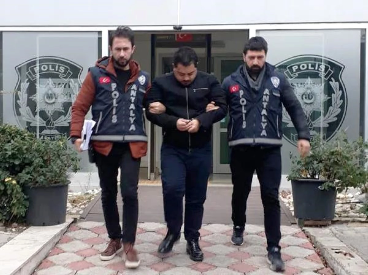 İki Kuyumcudan 20 Bin Euro\'luk Saat ve 40 Bin Liralık Ziynet Eşyası Çalan Suriyeli Tutuklandı