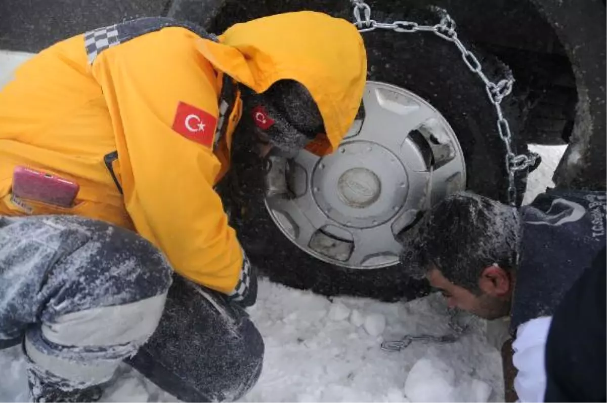 İran Sınırındaki Köyde Doğum Yapan Kadına Yetişebilmek İçin Karla 5 Saatlik Mücadele