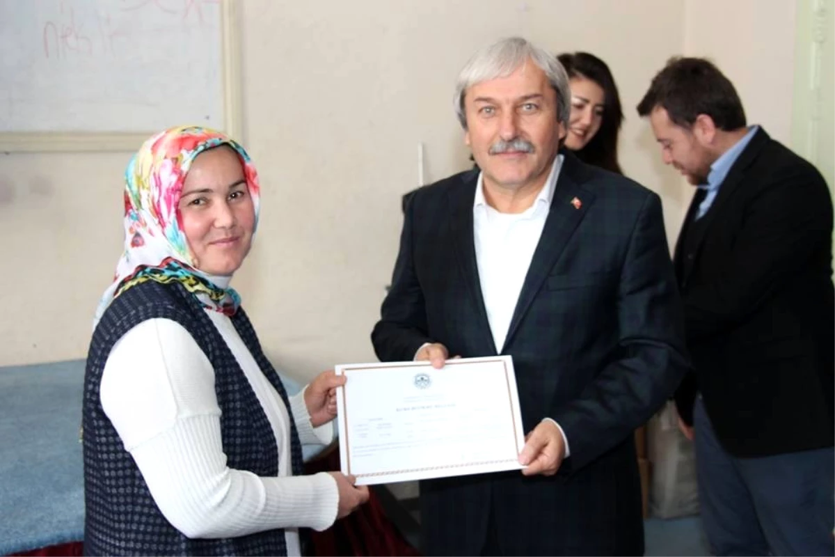 İstanbul Ticaret Üniversitesi Hocalarına Sertifikaları Verildi