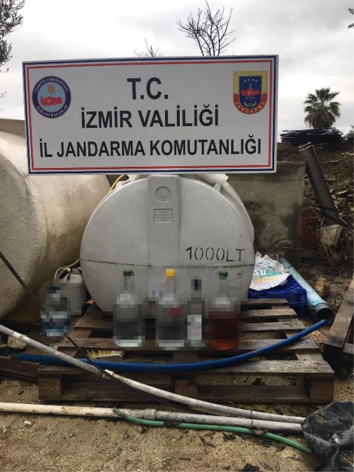 İzmir\'de Bağ Evine Sahte İçki Operasyonu