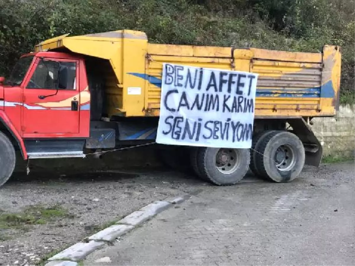 Kamyon Kasasına Asılan Özür Pankartı, Hem Gülümsetti Hem de Şaşırttı