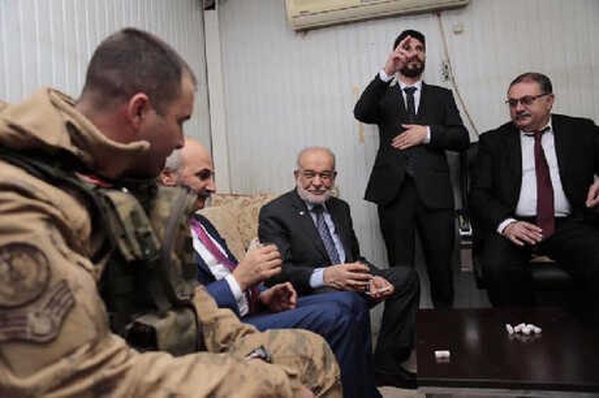 Karamollaoğlu, Şırnak\'ta Kontrol Noktasındaki Askerlerle Çay İçti
