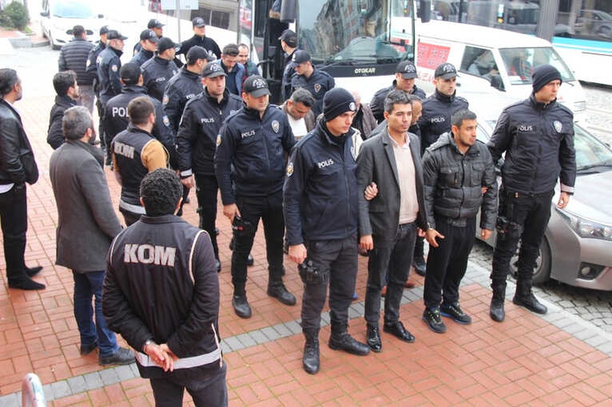 Kocaeli\'de Fetö Şüphelisi 16 Zanlı Adliyede