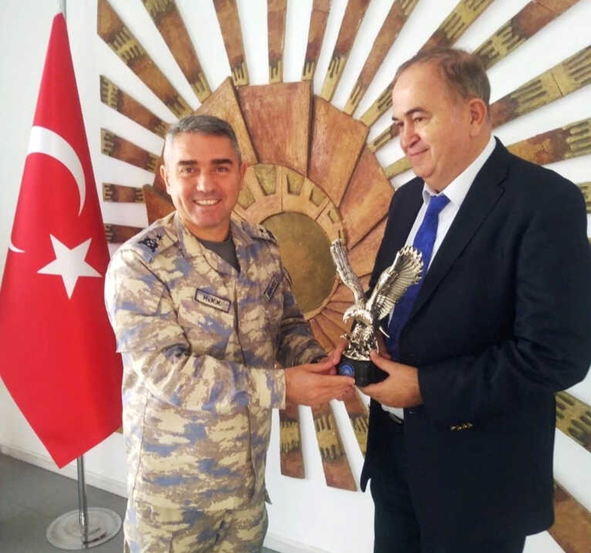 Kütahyalı Sanayici ve İş Adamı Mete Tetik, Dairesini Kartal Vakfı\'na Bağışladı