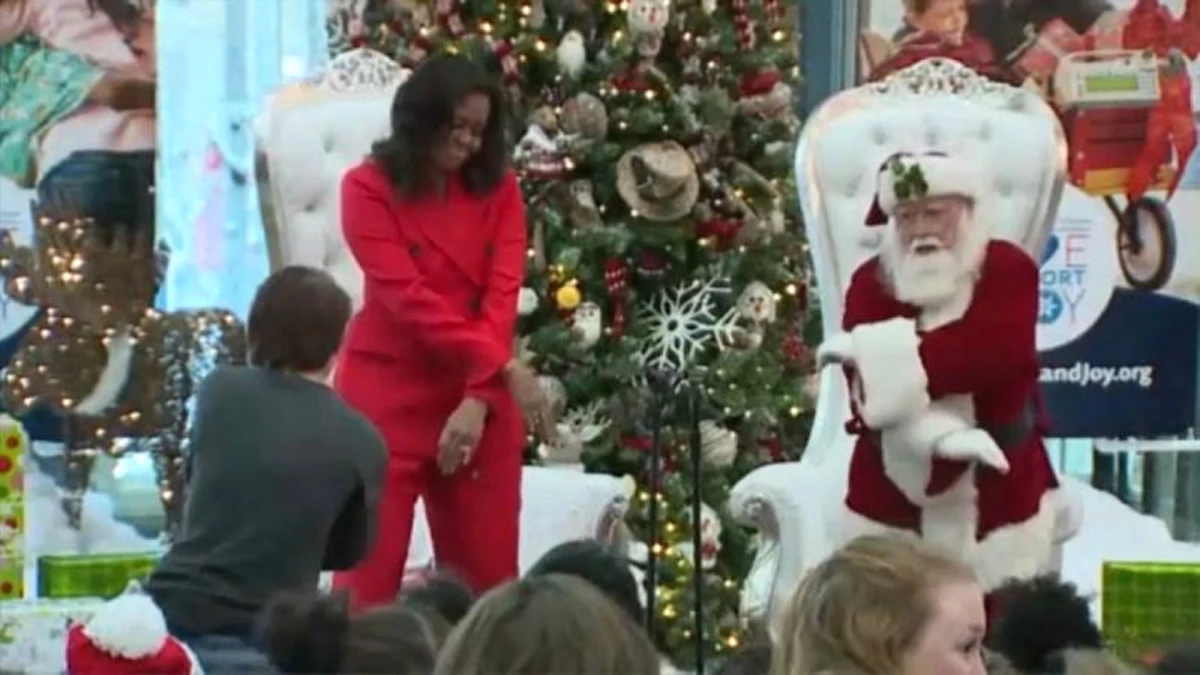 Michelle Obama Noel Baba\'yı Dansa Davet Etti