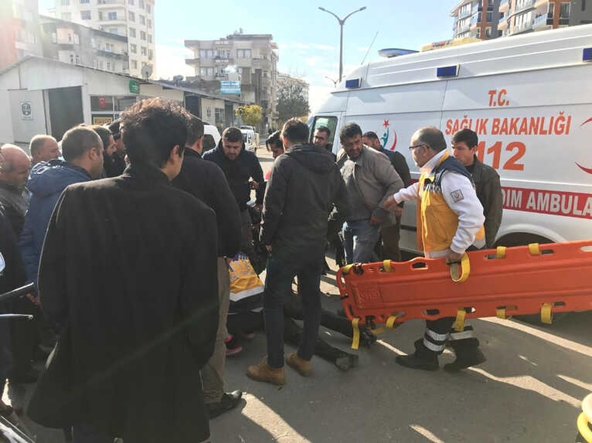 Motosiklet ile Otomobil Çarpıştı: 1 Yaralı