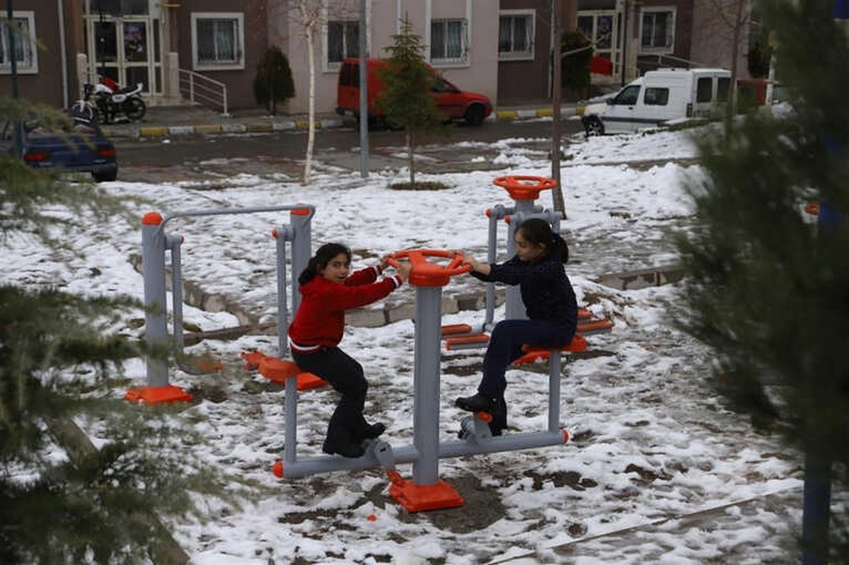 Nevşehir Belediyesi Yeni TOKİ\'ye 5 Adet Spor Kondisyon Parkı Yaptı