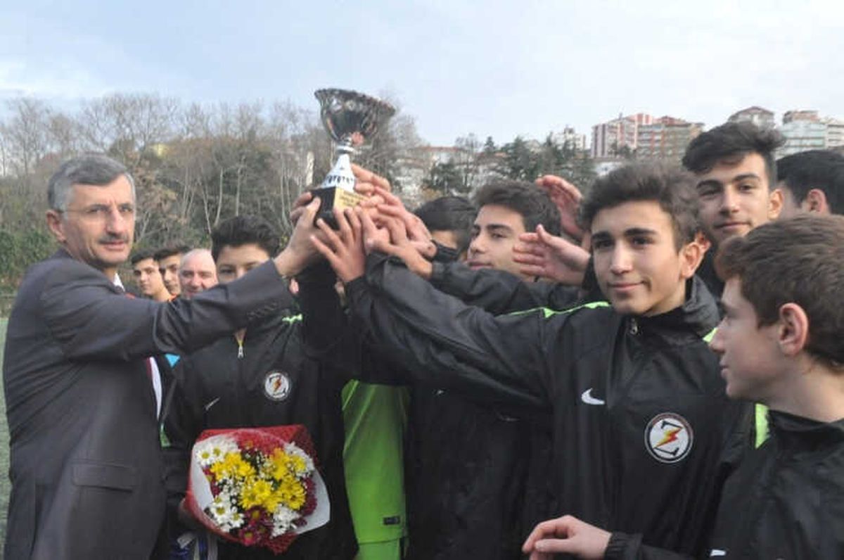 Protokol, Gençleri Spora Yönlendirmek İçin Dostluk Maçı Yaptı