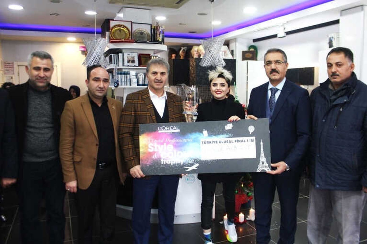 Saç Tasarımıyla Türkiye Birincisi Oldu