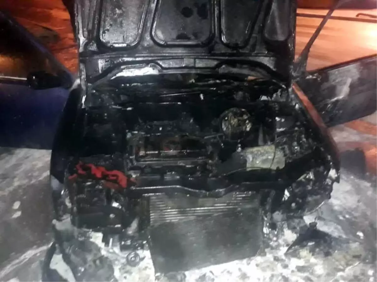 Seyir Halindeyken Alev Alan Otomobil Kullanılamaz Hale Geldi