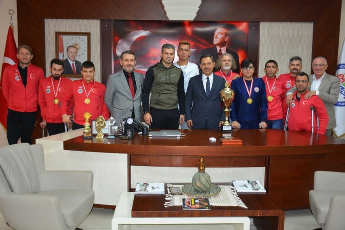 Türkiye Şampiyonları Kupayı Başkan Uysal\'a Getirdi