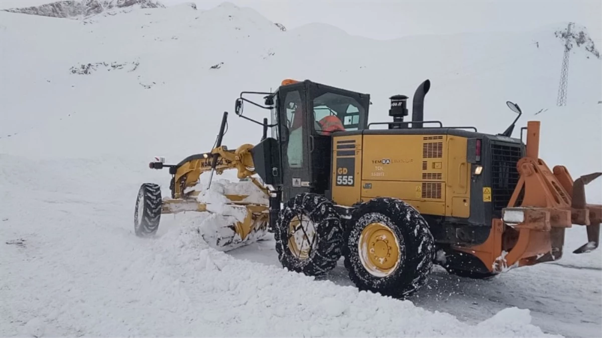 Van-Bahçesaray Yolunun Tek Şeridi Ulaşıma Açıldı