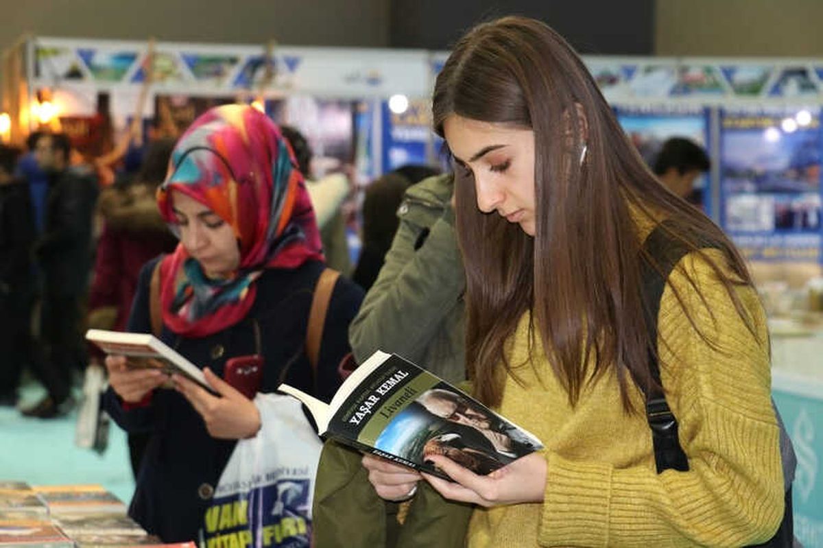Van Kitap Fuarı Devam Ediyor