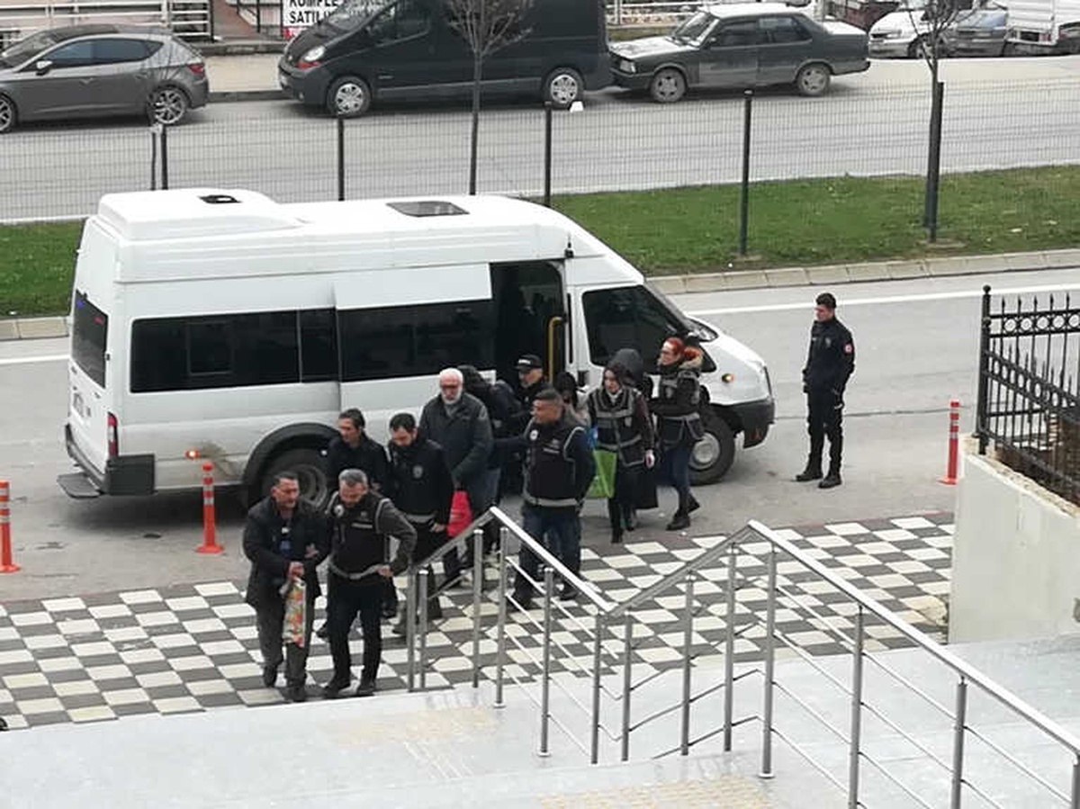 Yaşlı Vatandaşlara Sahte Senetlerle İcra Takibi Başlatan Çete Çökertildi
