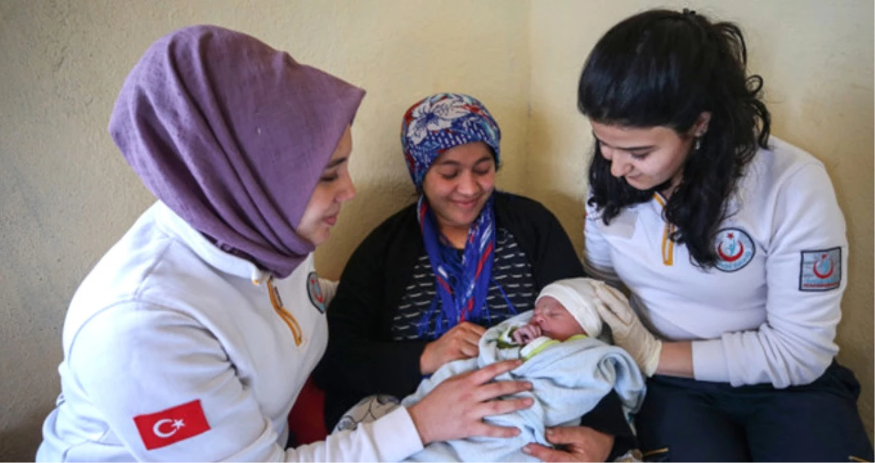 Yeni Doğan Kızına, Yardıma Gelen Sağlıkçıların Adını Verdi