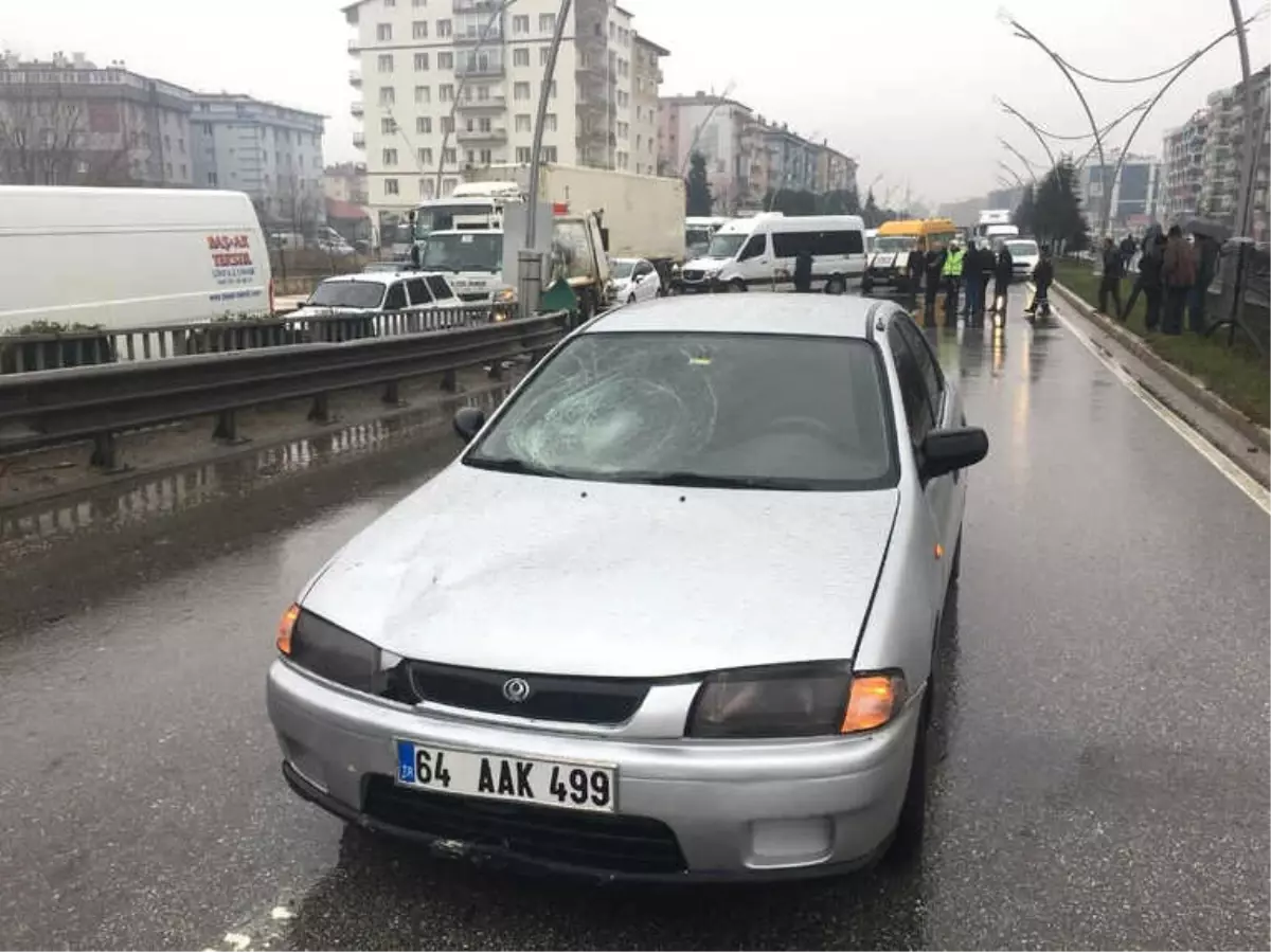 Yoğun Bakımdaki Kızını Ziyaretten Dönerken Otomobil Çarptı