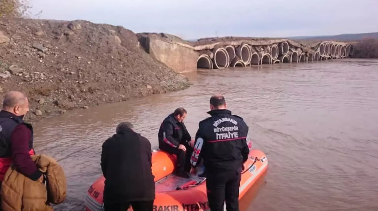 Yükselen Suda Mahsur Kalan 2 İşçi Kurtarıldı