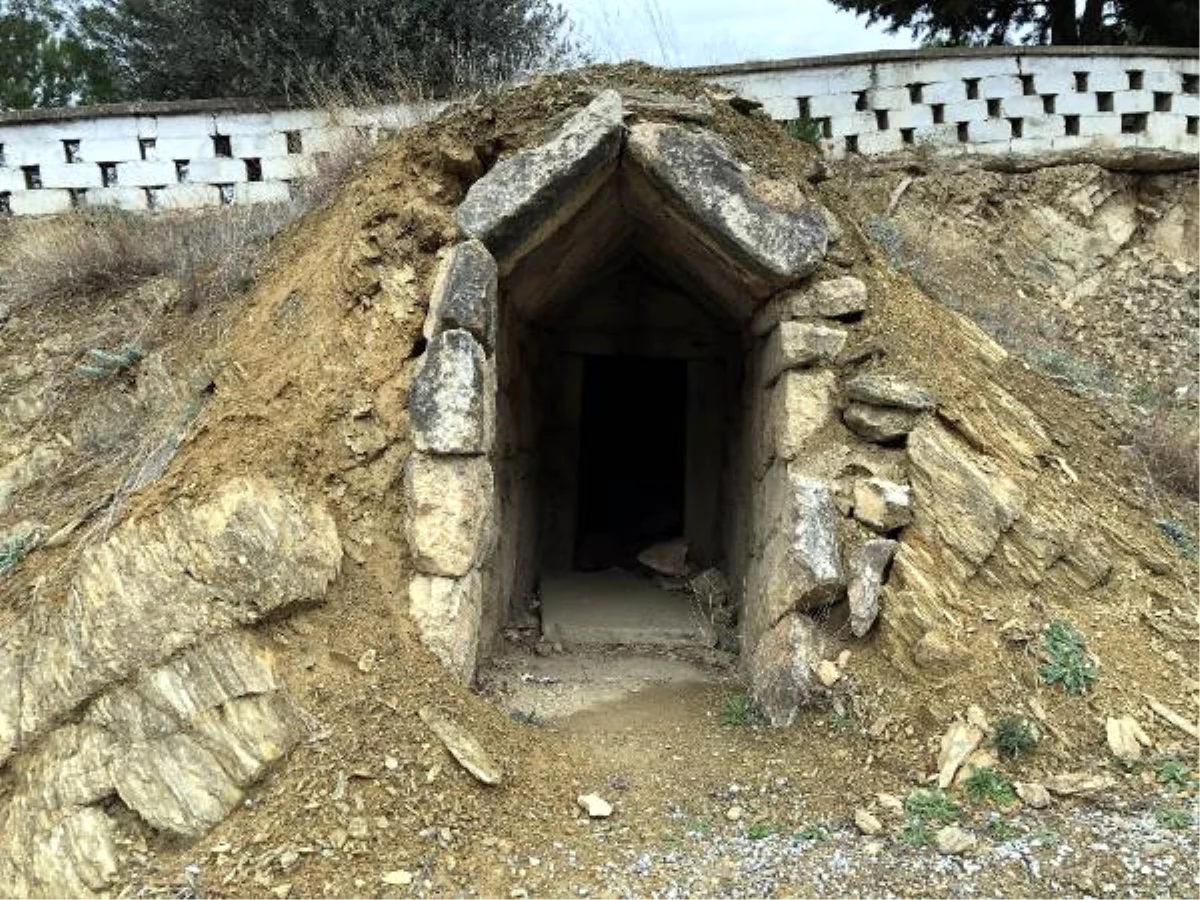 2 Bin 500 Yıllık Roma Dönemi Mezar Odaları Talan Ediliyor