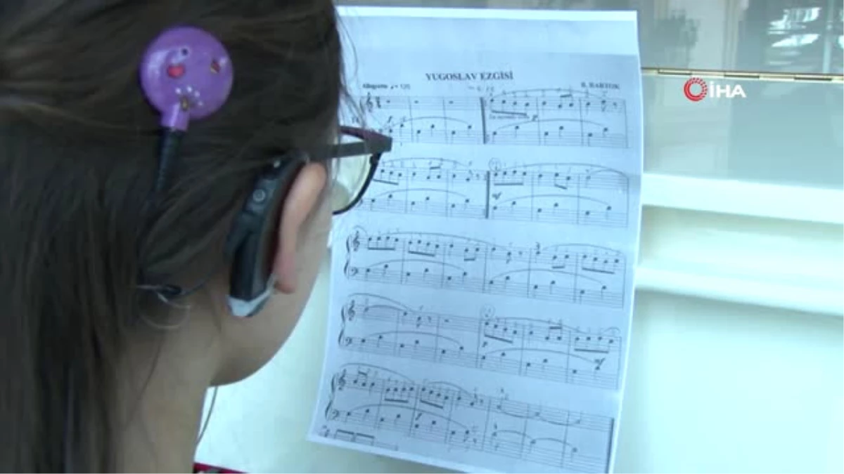 9 Yaşındaki İşitme Engelli Zeynep\'in Piyano Hayali Gerçek Oldu