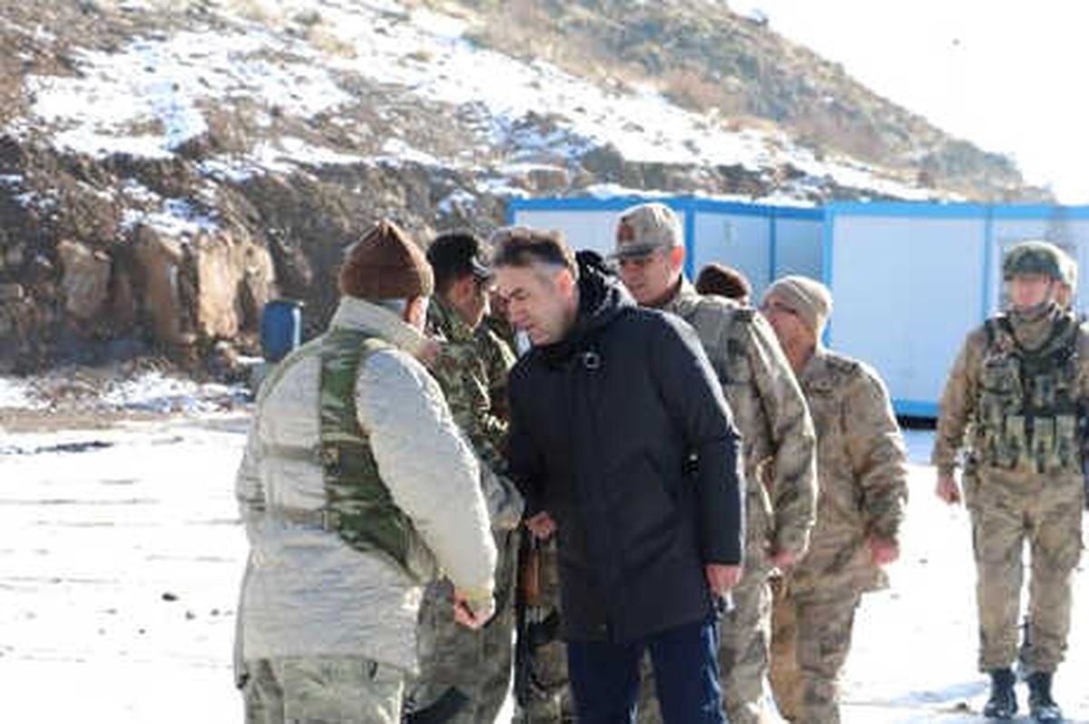 Bitlis Valisi Çağatay, Üs Bölgesi Ziyaret Etti