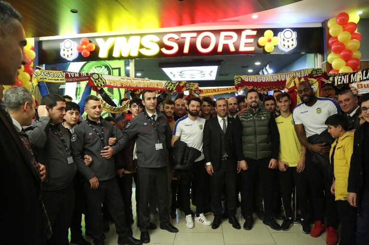 E.yeni Malatyaspor\'un İmza Gününe Yoğun İlgi