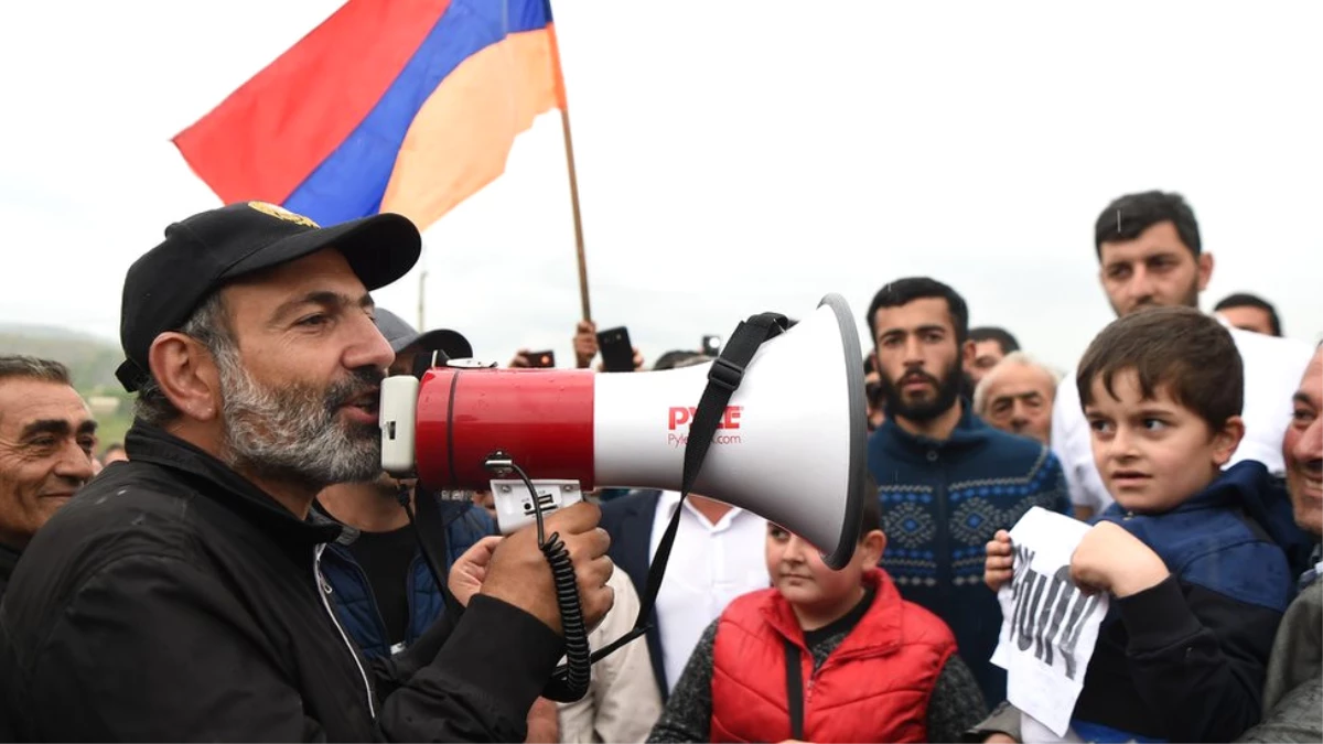 Ermenistan\'da Bir Muhalefet Lideri Nasıl \'Devrimin\' Yüzü Oldu?