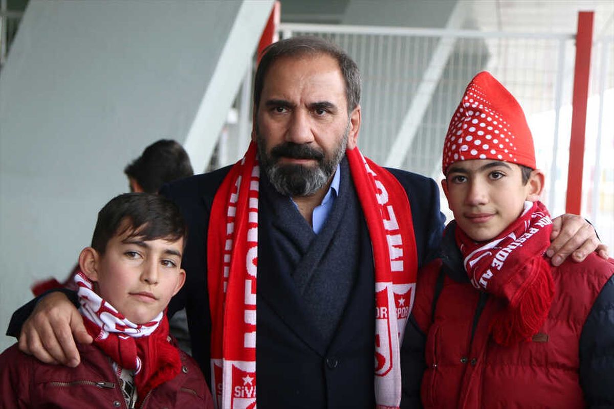 Hakan Keleş, Hızır Gibi Yetişti"