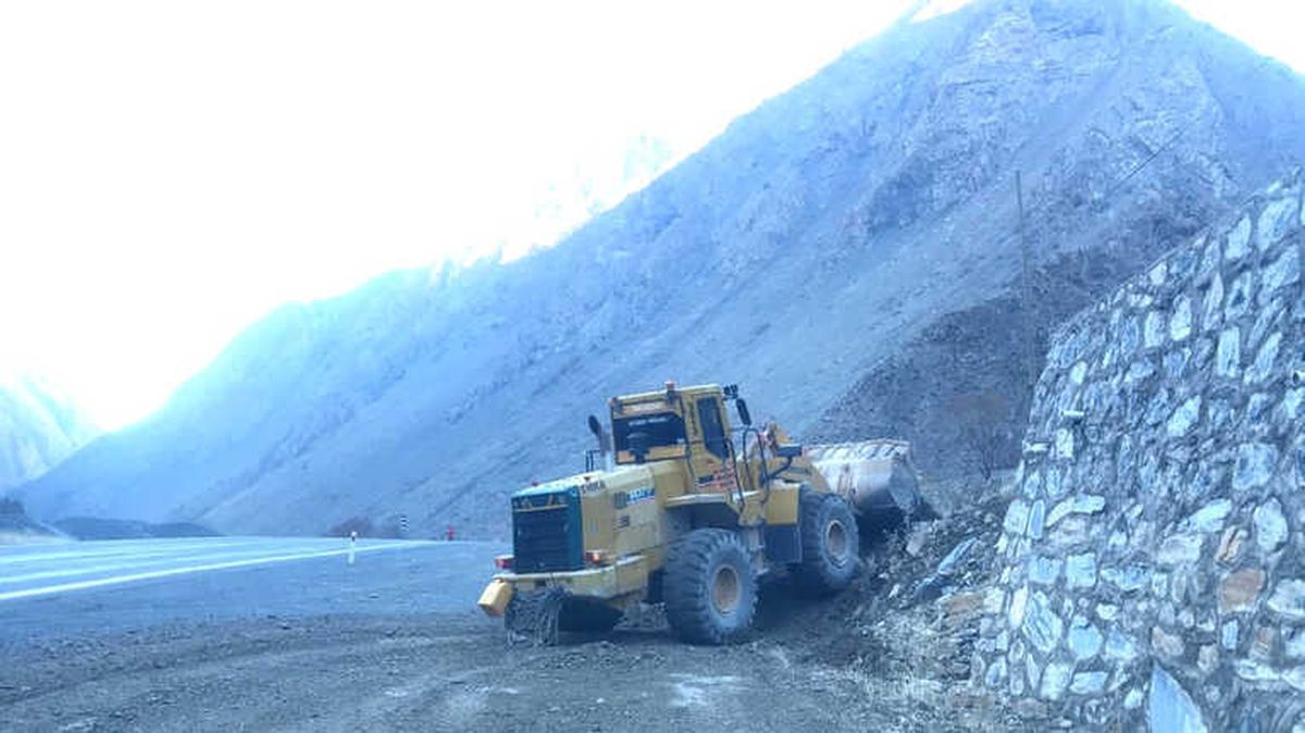 Hakkari-Van Karayoluna Kaya Düştü