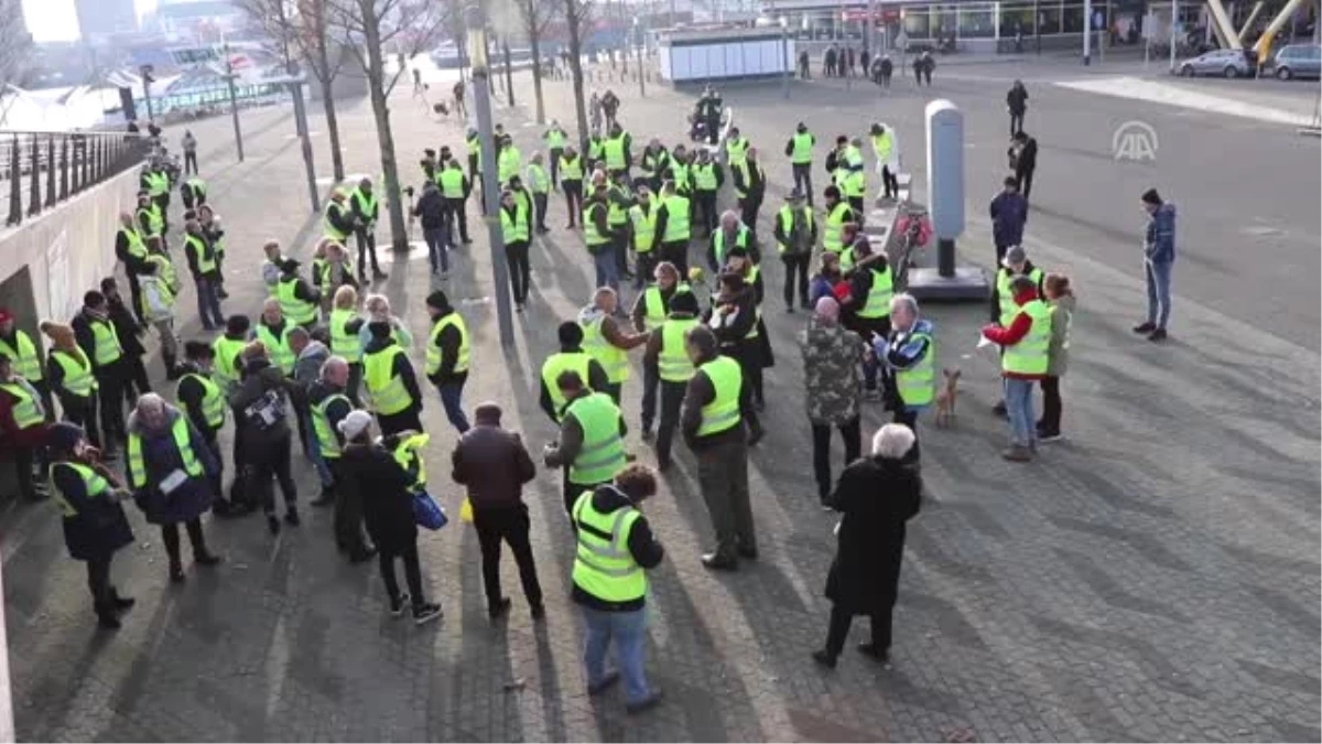 Hollanda\'da Sarı Yeleklilerden Protesto Gösterisi