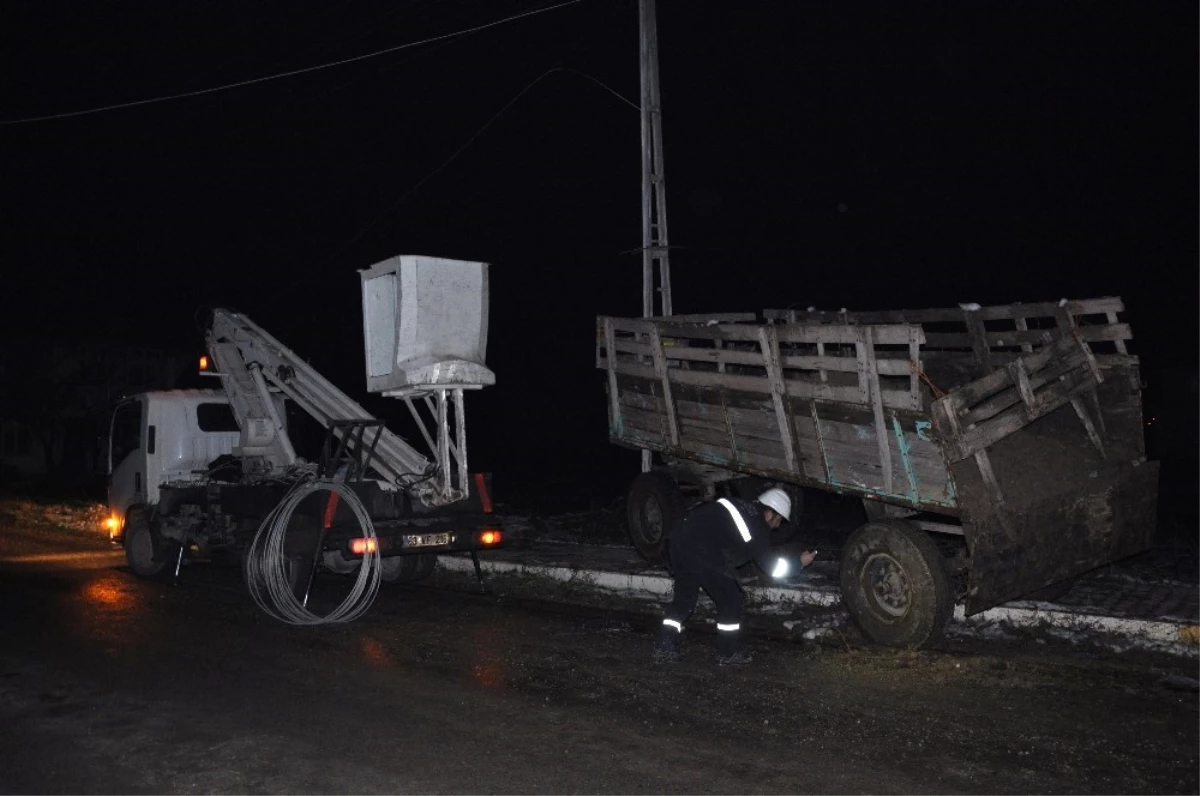 Kaza Sonrasında Kopan Elektrik Telindeki Akıma Kapılarak Hayatını Kaybetti