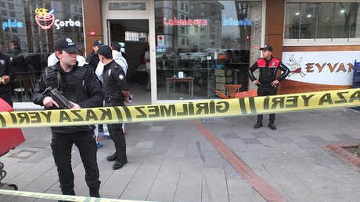 Kebapçıda Silahlı Saldırı; 1 Ölü 2 Yaralı