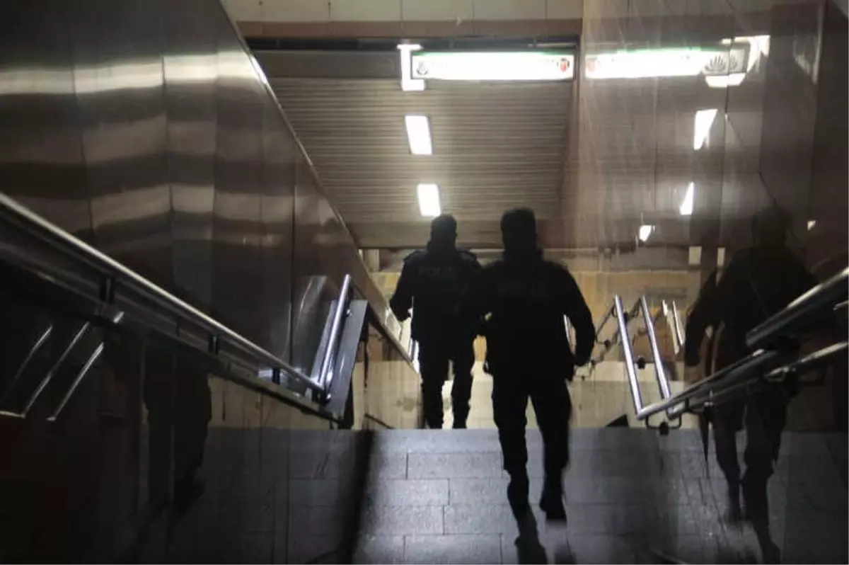 Osmanbey Metrosunda Bir Kişi Raylara Düşerek Hayatını Kaybetti.